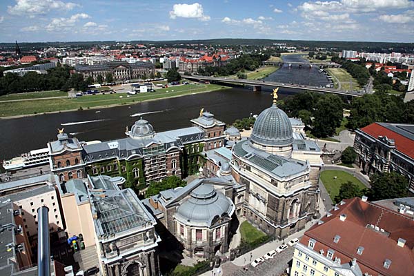 Blick nach Dresden-Neustadt