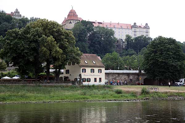 Schloss Sonnenstein von der Elbe aus