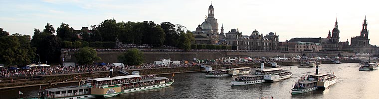 Sächsische Dampfschifffahrt - Flottenparade in Dresden vor historischer Kulisse