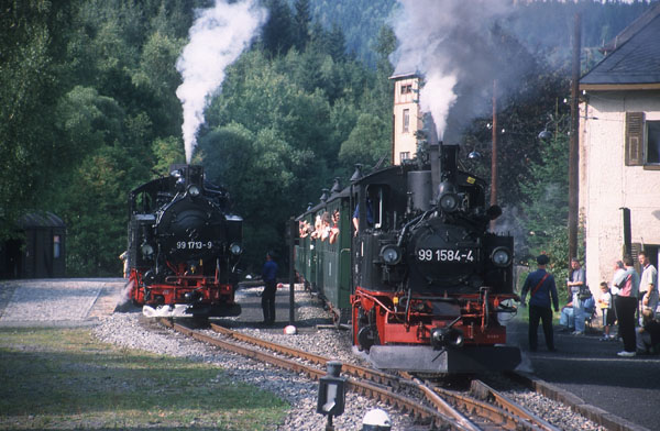 99 713 und 99 1584 im Bahnhof Schlössel