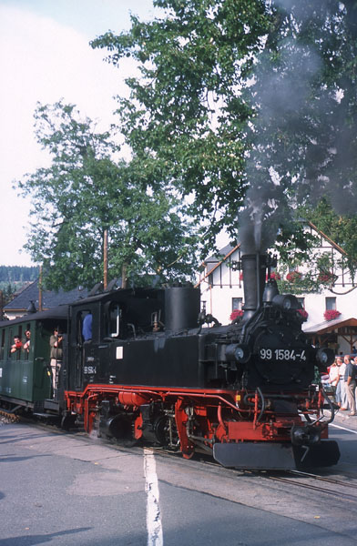 99 1584 mit Personenzug