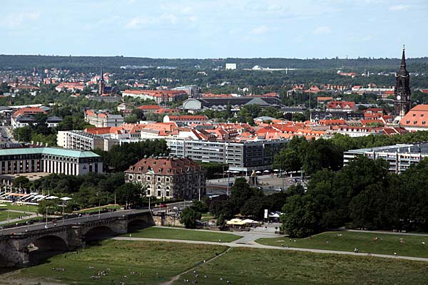 Blick nach Dresden-Neustadt