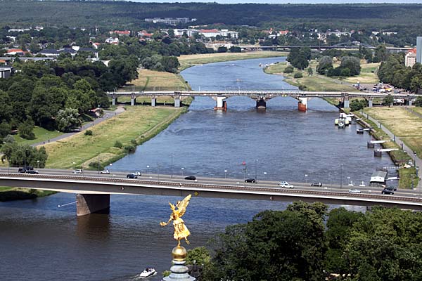 Blick zum den Elbebrücken
