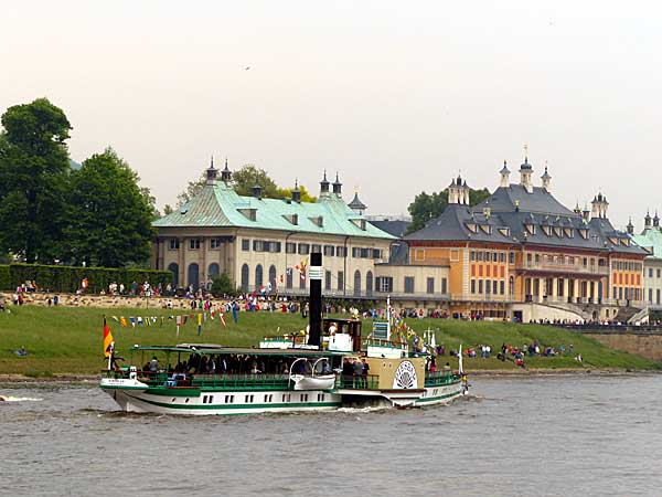 PD Diesbar vor Schloss Pillnitz bei Dresden