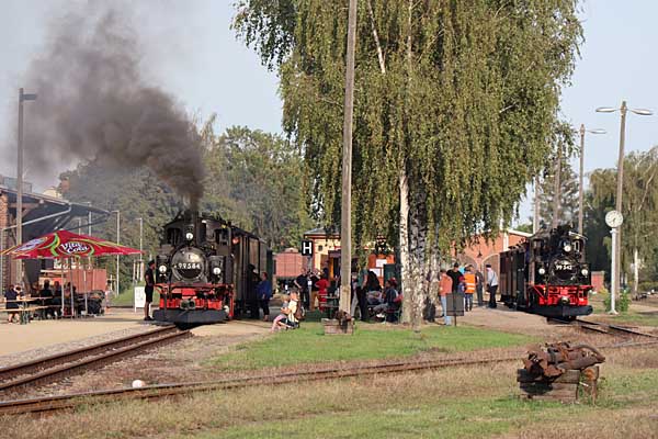 99 542 und 99 585 im Schmalspurbahnhof Mügeln