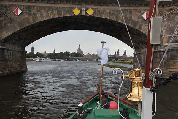 Blick durch die Albertbrücke