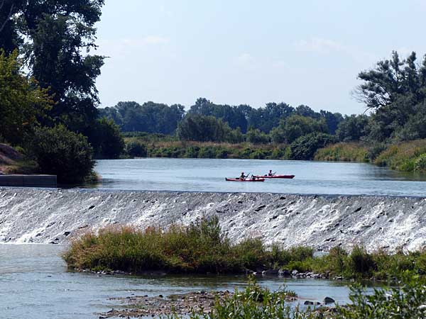 Wasserwanderer am Muldewehr Kollau