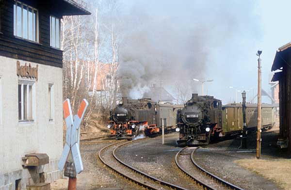 Bahnhof Bertsdorf - 99 1731 und 99 1735 bei Doppelausfahrt