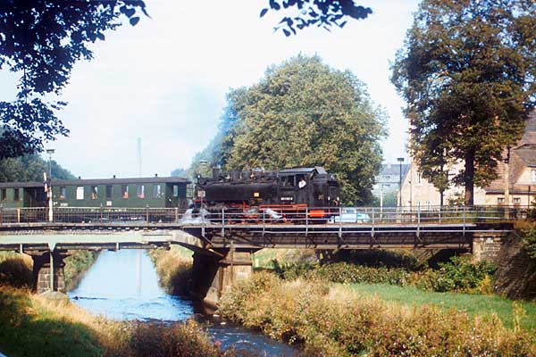 99 1762 auf der Mandau-Brücke in Zittau