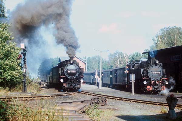 Bahnhof Bertsdorf - 99 1735 und 99 1731 bei Doppelausfahrt