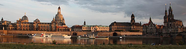 Altstadt-Panorama kurz vor Sonnenuntergang